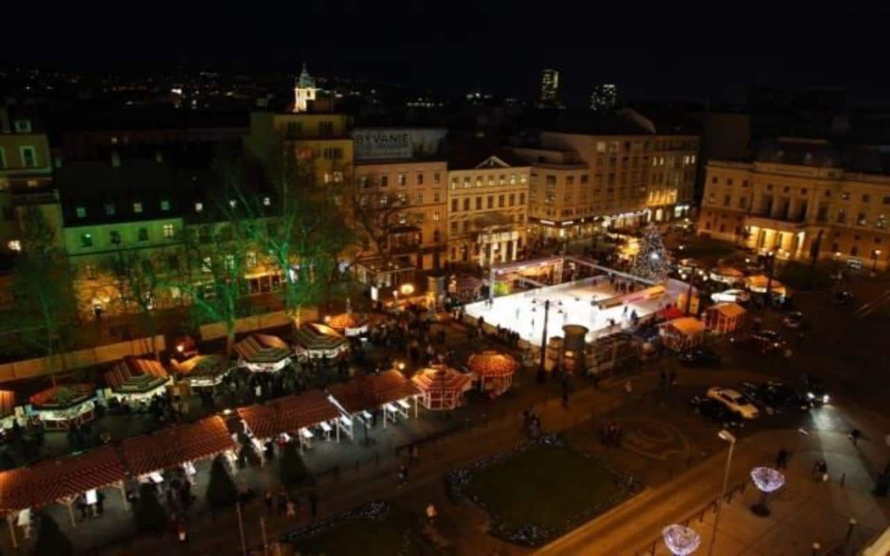 BRATISLAVA, HVIEZDOSLAVOVO NÁMESTIE (2014) BRATISLAVA, HVIEZDOSLAVOVO NÁMESTIE (2014)