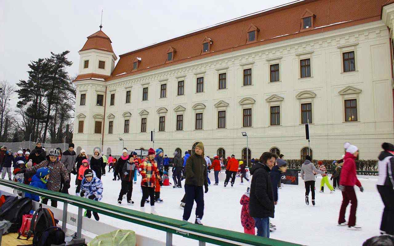 HOLEŠOV (2018) HOLEŠOV (2018)