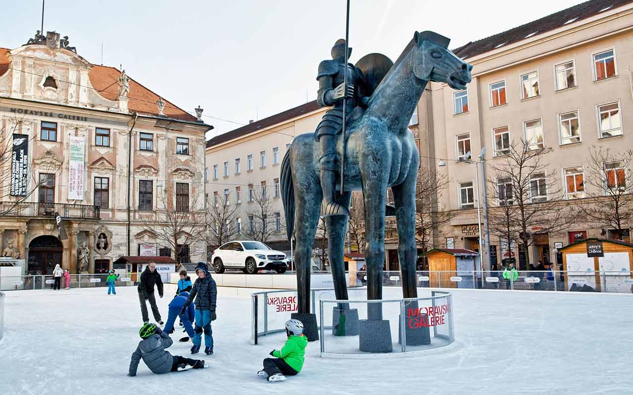 BRNO, MORAVSKÉ NÁMĚSTÍ (2017) BRNO, MORAVSKÉ NÁMĚSTÍ (2017)